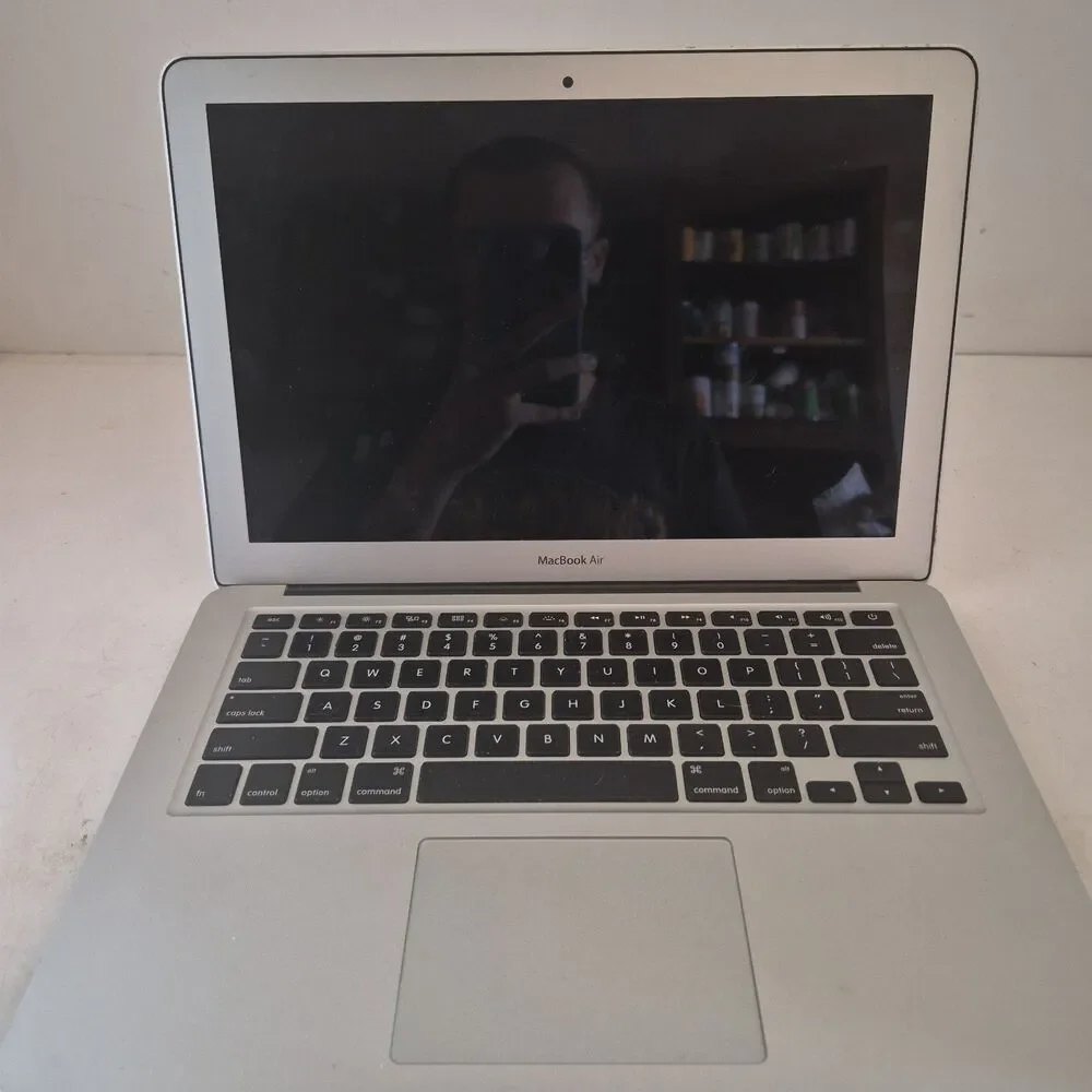 lot of 3 apple macbook air (Models: A1466, A1369, A1465)
